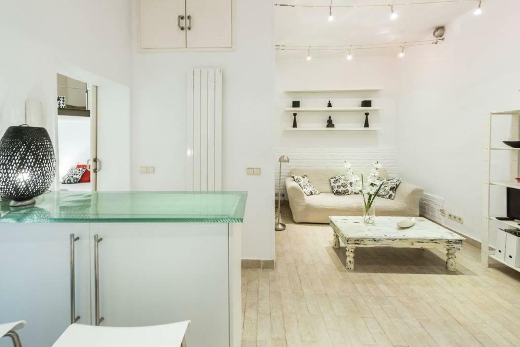 Stylish Loft At Chueca'S Heart Apartment Madrid Bagian luar foto